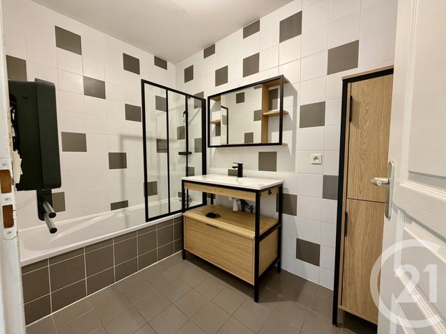 Appartement F4 &agrave; louer - 4 pi&egrave;ces - 94,49 m2 - Aubenas - 07 - RHONE-ALPES