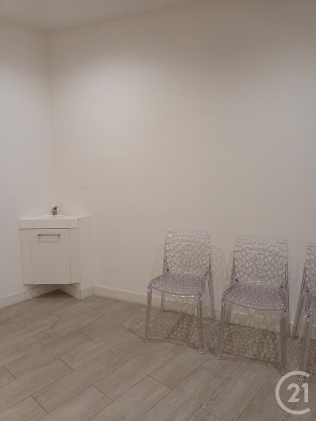 Appartement Local à louer - 1 pièce - 13,24 m2 - La Ciotat - 13 - PROVENCE-ALPES-COTE-D-AZUR