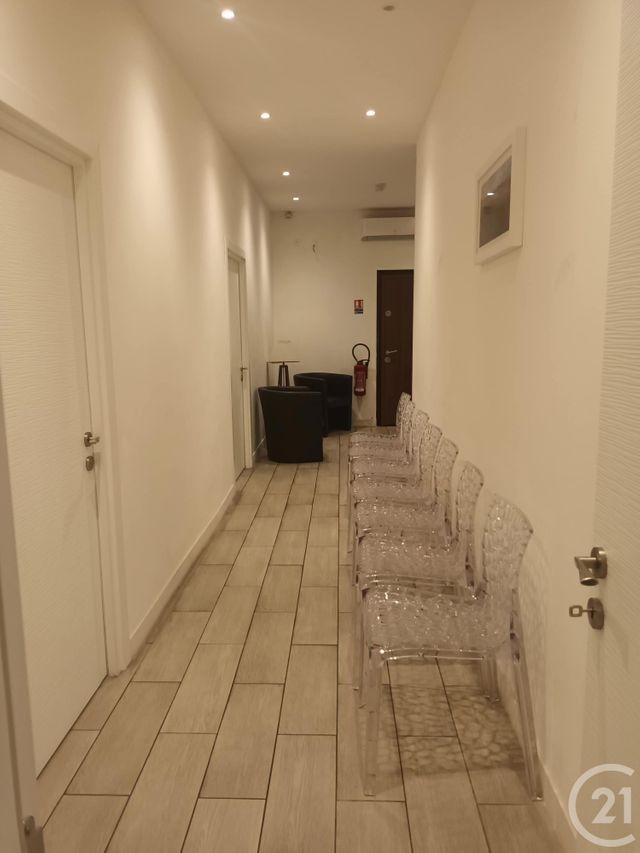 Appartement Local à louer - 1 pièce - 29,41 m2 - La Ciotat - 13 - PROVENCE-ALPES-COTE-D-AZUR