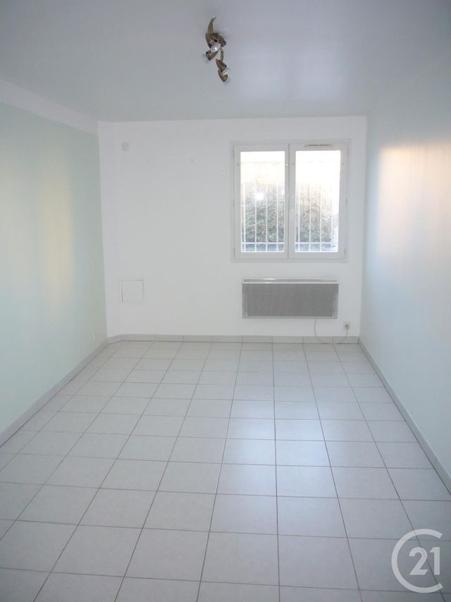 Appartement Local &agrave; louer - 1 pi&egrave;ce - 17 m2 - La Ciotat - 13 - PROVENCE-ALPES-COTE-D-AZUR