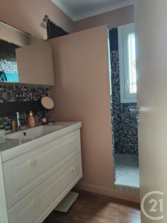 Appartement T3 à vendre - 3 pièces - 62,70 m2 - La Ciotat - 13 - PROVENCE-ALPES-COTE-D-AZUR