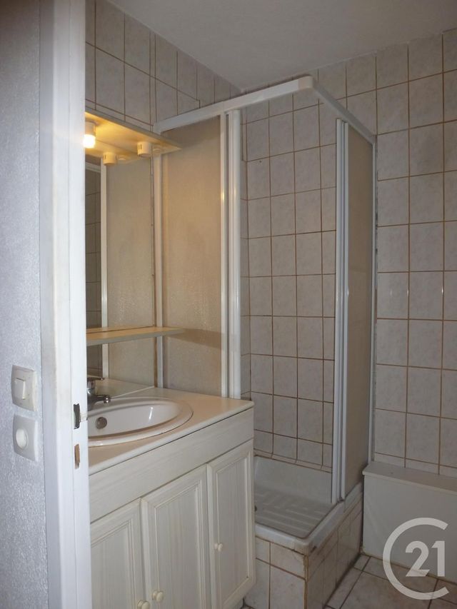 Appartement T1 &agrave; louer - 1 pi&egrave;ce - 23,09 m2 - La Ciotat - 13 - PROVENCE-ALPES-COTE-D-AZUR