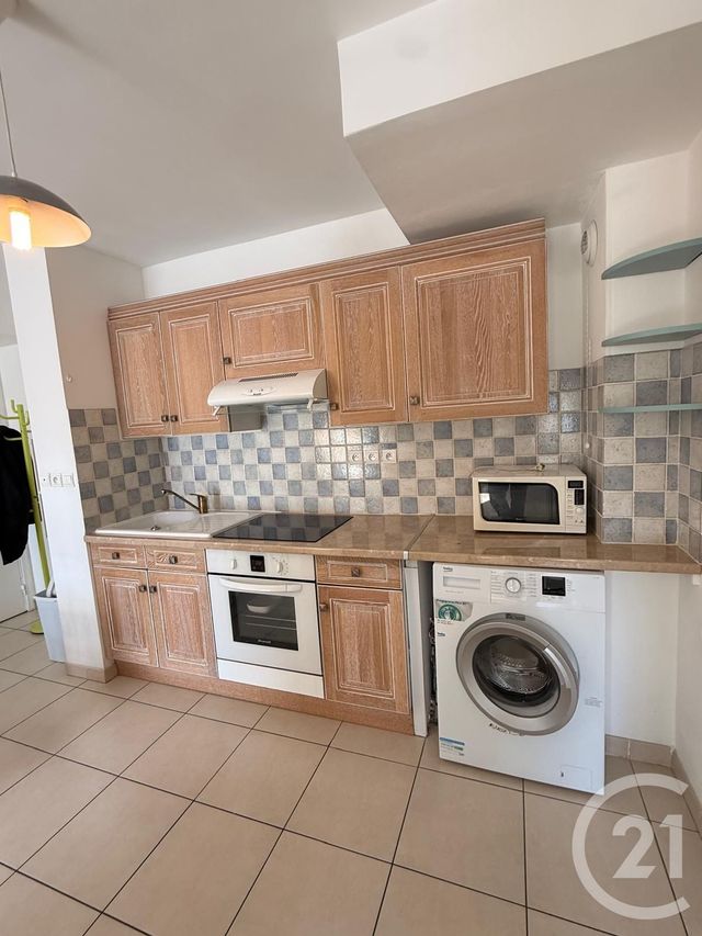 Appartement T2 &agrave; louer - 2 pi&egrave;ces - 37 m2 - La Ciotat - 13 - PROVENCE-ALPES-COTE-D-AZUR