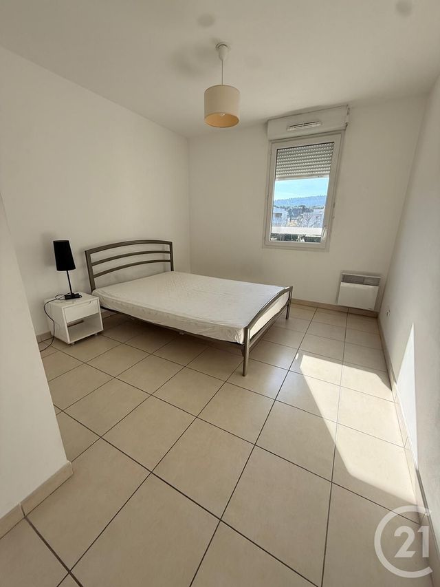 Appartement T2 &agrave; louer - 2 pi&egrave;ces - 37 m2 - La Ciotat - 13 - PROVENCE-ALPES-COTE-D-AZUR