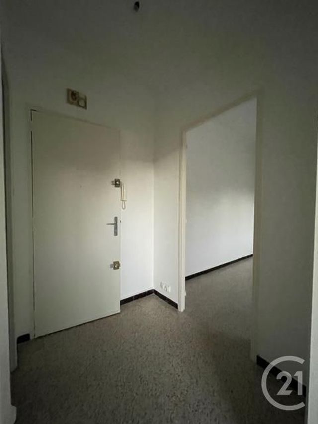 Appartement T1 &agrave; louer - 1 pi&egrave;ce - 26 m2 - Carnoux En Provence - 13 - PROVENCE-ALPES-COTE-D-AZUR