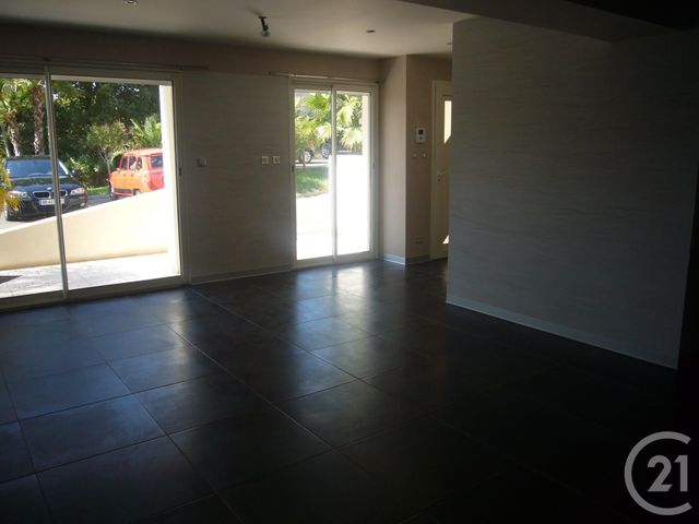 Appartement F4 &agrave; louer - 4 pi&egrave;ces - 86,53 m2 - Six Fours Les Plages - 83 - PROVENCE-ALPES-COTE-D-AZUR