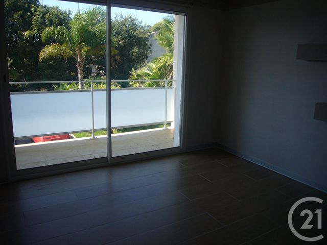 Appartement F4 &agrave; louer - 4 pi&egrave;ces - 86,53 m2 - Six Fours Les Plages - 83 - PROVENCE-ALPES-COTE-D-AZUR