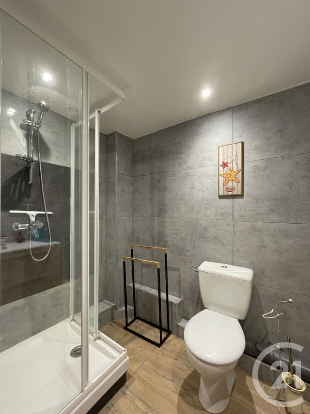 Appartement T1 &agrave; louer - 1 pi&egrave;ce - 22,05 m2 - Bandol - 83 - PROVENCE-ALPES-COTE-D-AZUR