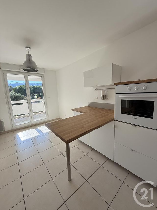 Appartement T2 &agrave; louer - 2 pi&egrave;ces - 32,75 m2 - La Ciotat - 13 - PROVENCE-ALPES-COTE-D-AZUR
