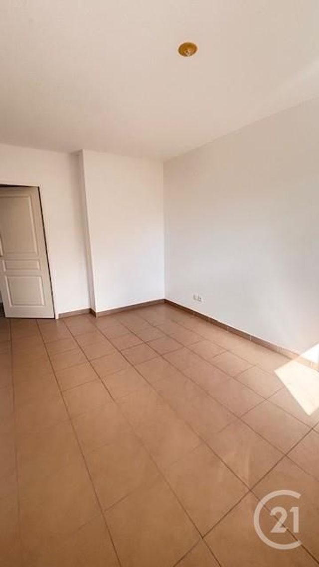 Appartement &agrave; louer - 3 pi&egrave;ces - 60 m2 - La Ciotat - 13 - PROVENCE-ALPES-COTE-D-AZUR