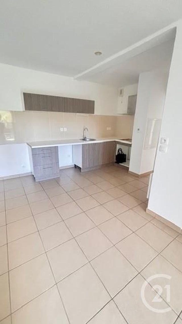 Appartement &agrave; louer - 3 pi&egrave;ces - 60 m2 - La Ciotat - 13 - PROVENCE-ALPES-COTE-D-AZUR