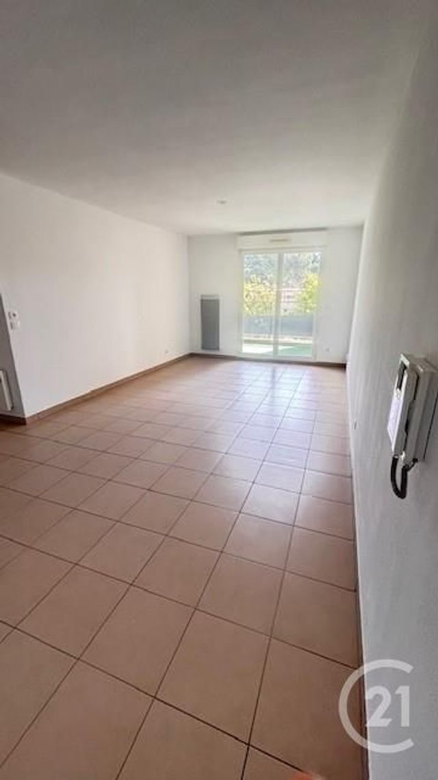 Appartement &agrave; louer - 3 pi&egrave;ces - 60 m2 - La Ciotat - 13 - PROVENCE-ALPES-COTE-D-AZUR