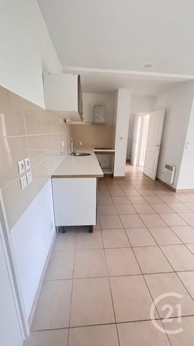 Appartement &agrave; louer - 3 pi&egrave;ces - 60 m2 - La Ciotat - 13 - PROVENCE-ALPES-COTE-D-AZUR