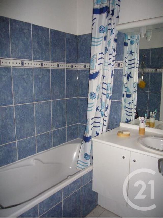 Appartement F3 &agrave; louer - 3 pi&egrave;ces - 48 m2 - La Ciotat - 13 - PROVENCE-ALPES-COTE-D-AZUR