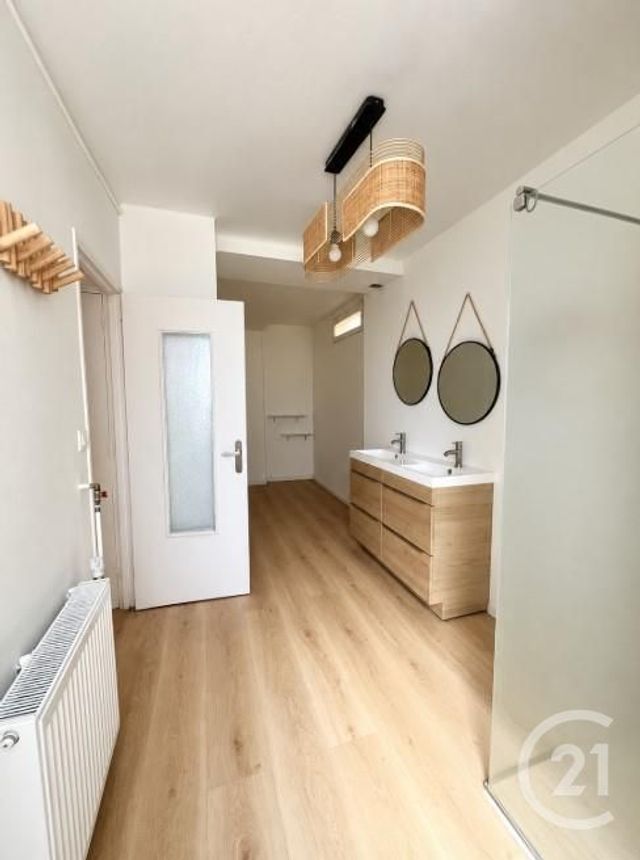 Appartement F2 &agrave; louer - 2 pi&egrave;ces - 48 m2 - Six Fours Les Plages - 83 - PROVENCE-ALPES-COTE-D-AZUR