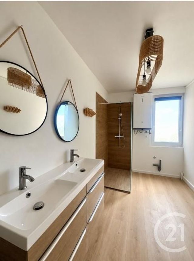 Appartement F2 &agrave; louer - 2 pi&egrave;ces - 48 m2 - Six Fours Les Plages - 83 - PROVENCE-ALPES-COTE-D-AZUR