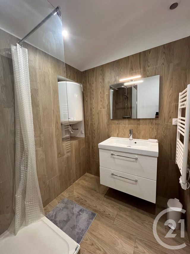 Appartement F1 &agrave; louer - 1 pi&egrave;ce - 24,39 m2 - St Cyr Sur Mer - 83 - PROVENCE-ALPES-COTE-D-AZUR