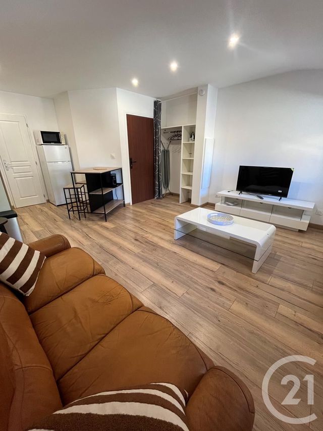 Appartement F1 &agrave; louer - 1 pi&egrave;ce - 24,39 m2 - St Cyr Sur Mer - 83 - PROVENCE-ALPES-COTE-D-AZUR
