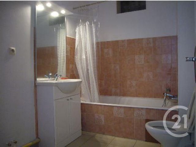 Appartement T2 &agrave; louer - 2 pi&egrave;ces - 30,84 m2 - Le Beausset - 83 - PROVENCE-ALPES-COTE-D-AZUR