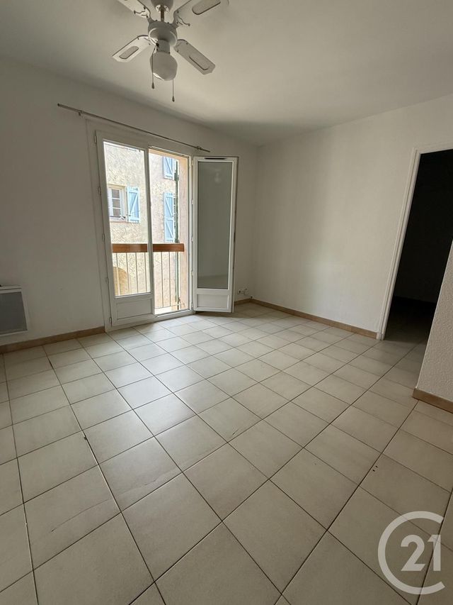 Appartement T2 &agrave; louer - 2 pi&egrave;ces - 30,84 m2 - Le Beausset - 83 - PROVENCE-ALPES-COTE-D-AZUR