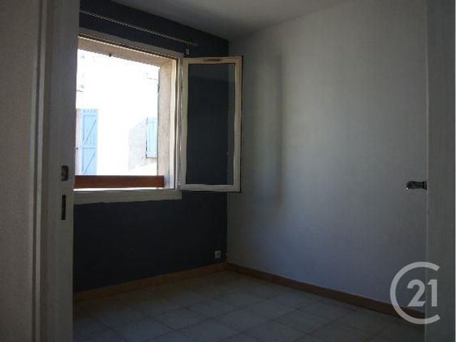 Appartement T2 &agrave; louer - 2 pi&egrave;ces - 30,84 m2 - Le Beausset - 83 - PROVENCE-ALPES-COTE-D-AZUR