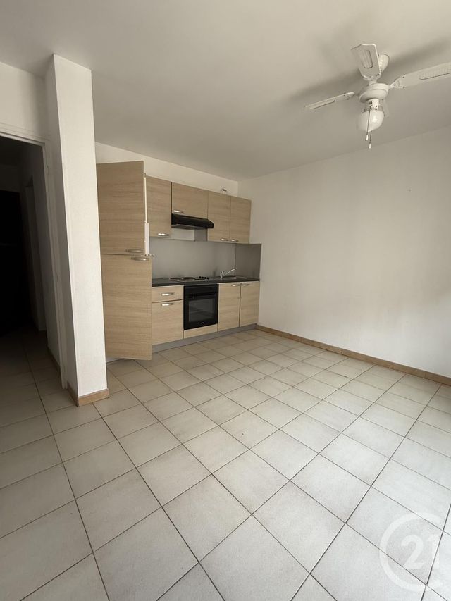 Appartement T2 &agrave; louer - 2 pi&egrave;ces - 30,84 m2 - Le Beausset - 83 - PROVENCE-ALPES-COTE-D-AZUR