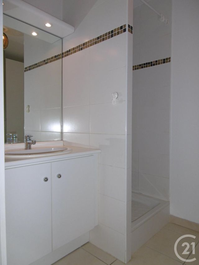 Appartement T2 &agrave; louer - 2 pi&egrave;ces - 36,16 m2 - La Ciotat - 13 - PROVENCE-ALPES-COTE-D-AZUR