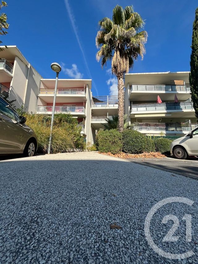 Appartement F3 &agrave; louer - 3 pi&egrave;ces - 55 m2 - La Ciotat - 13 - PROVENCE-ALPES-COTE-D-AZUR