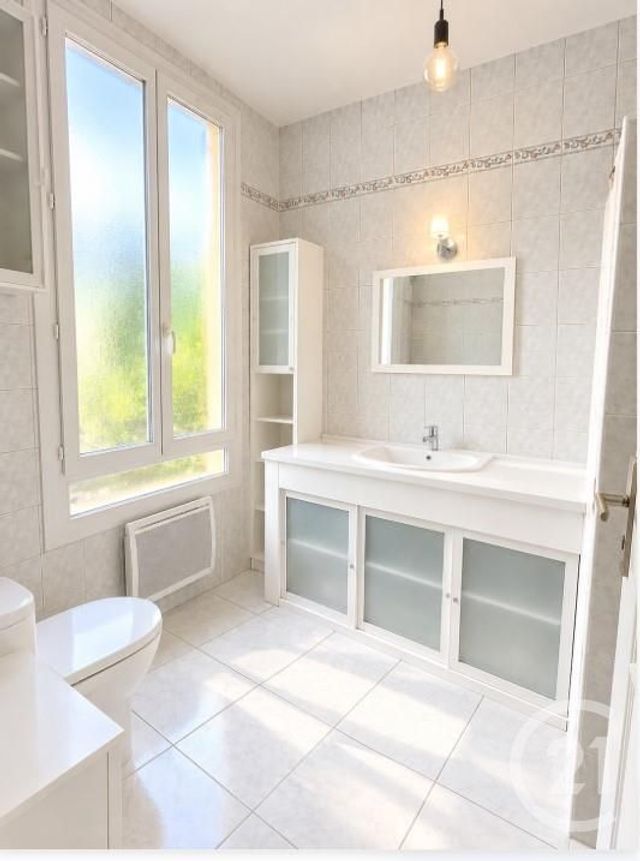 Maison &agrave; louer - 3 pi&egrave;ces - 71,21 m2 - St Cyr Sur Mer - 83 - PROVENCE-ALPES-COTE-D-AZUR