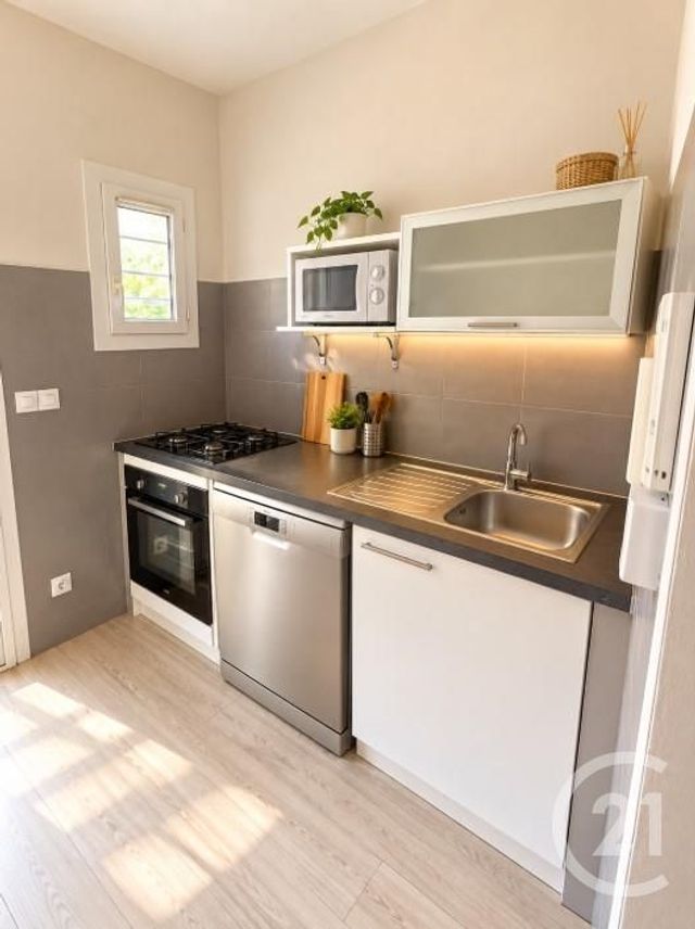 Maison &agrave; louer - 3 pi&egrave;ces - 71,21 m2 - St Cyr Sur Mer - 83 - PROVENCE-ALPES-COTE-D-AZUR