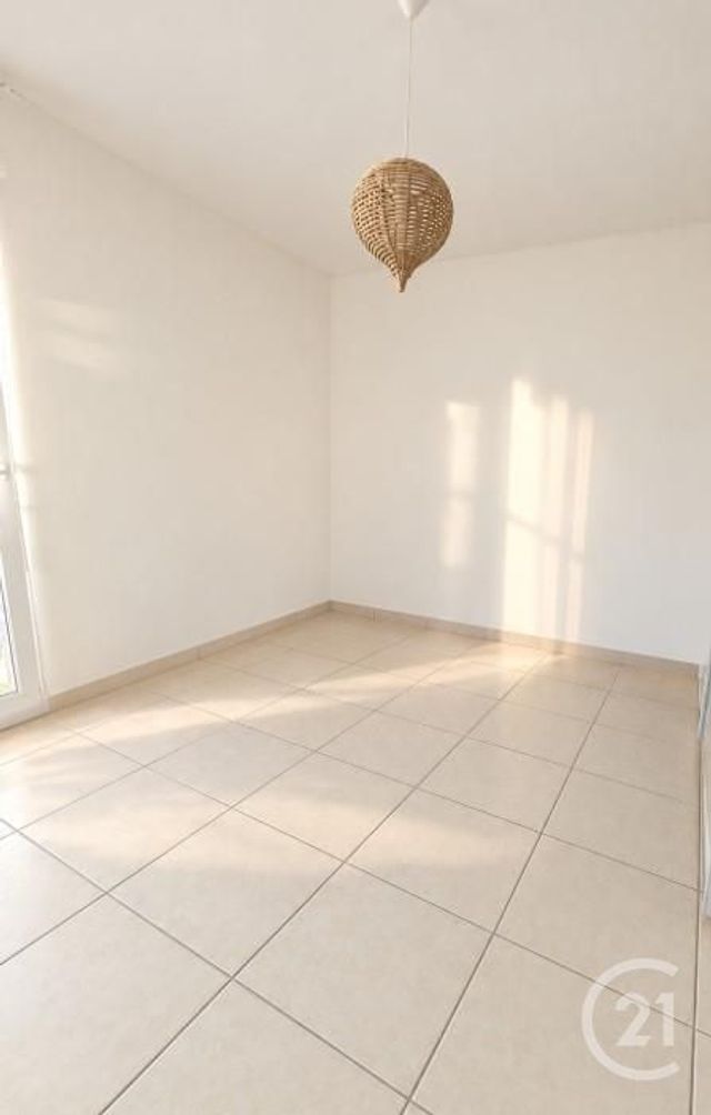 Appartement F2 &agrave; louer - 2 pi&egrave;ces - 43 m2 - La Ciotat - 13 - PROVENCE-ALPES-COTE-D-AZUR