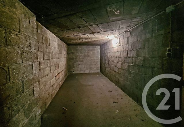Parking &agrave; vendre - 12 m2 - Fresnes - 94 - ILE-DE-FRANCE