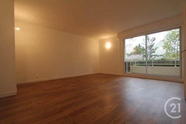 Appartement T3 à louer - 3 pièces - 56,18 m2 - Rueil Malmaison - 92 - ILE-DE-FRANCE