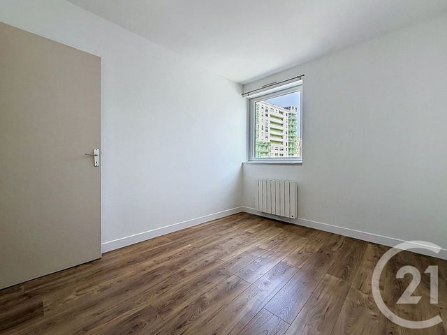 Appartement T3 &agrave; louer - 3 pi&egrave;ces - 84,70 m2 - Courbevoie - 92 - ILE-DE-FRANCE