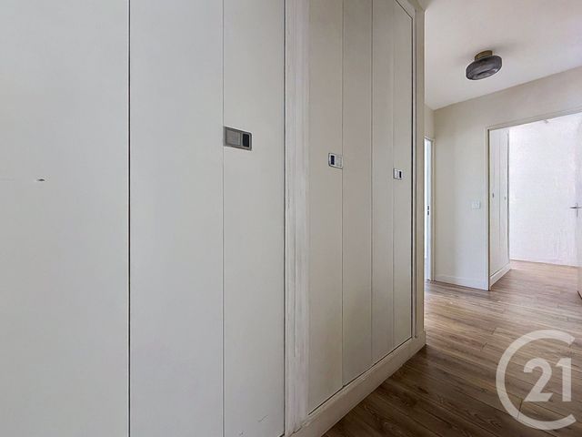 Appartement T3 &agrave; louer - 3 pi&egrave;ces - 84,70 m2 - Courbevoie - 92 - ILE-DE-FRANCE