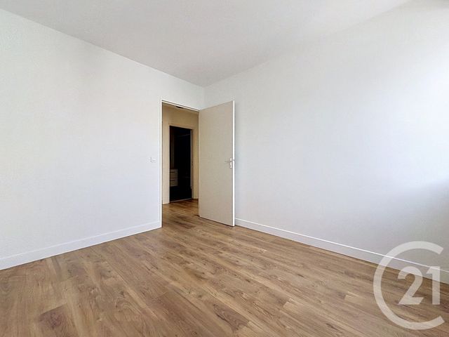 Appartement T3 &agrave; louer - 3 pi&egrave;ces - 84,70 m2 - Courbevoie - 92 - ILE-DE-FRANCE