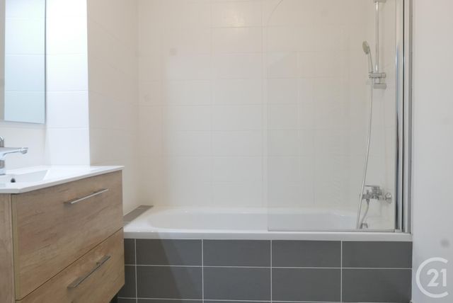 Appartement T4 &agrave; louer - 4 pi&egrave;ces - 94,34 m2 - Cruseilles - 74 - RHONE-ALPES