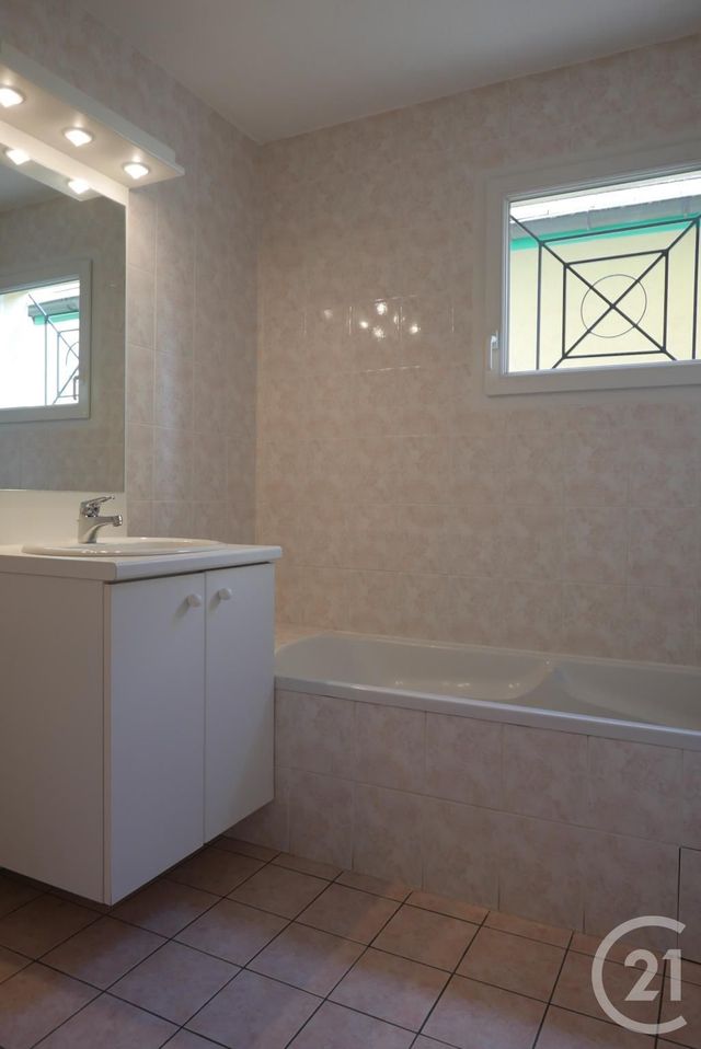 Appartement T4 &agrave; louer - 4 pi&egrave;ces - 74,45 m2 - Cruseilles - 74 - RHONE-ALPES