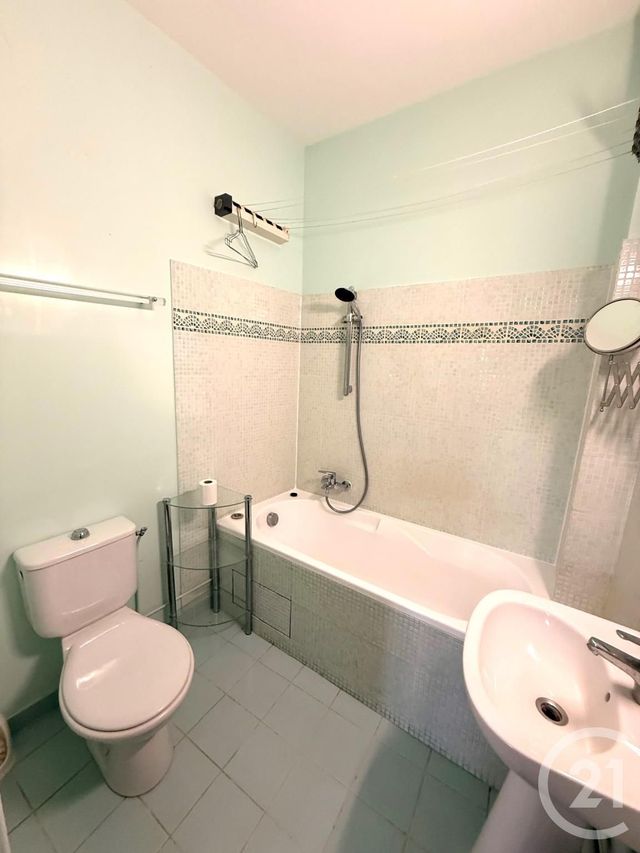 Appartement &agrave; louer - 2 pi&egrave;ces - 40,50 m2 - Paris - 75020 - ILE-DE-FRANCE