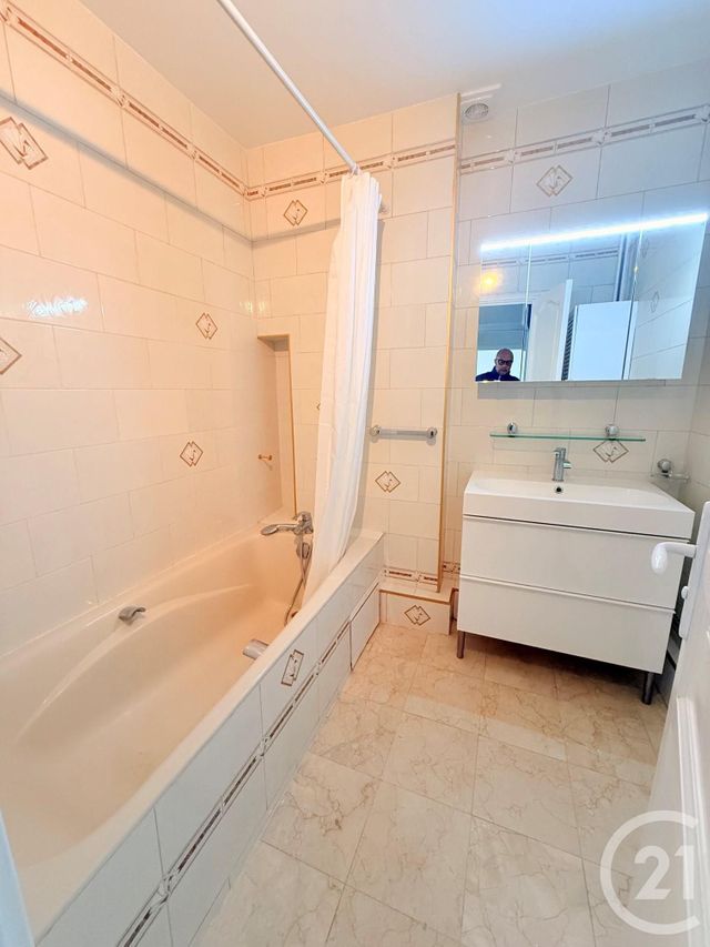 Appartement F2 &agrave; louer - 2 pi&egrave;ces - 49,89 m2 - Paris - 75019 - ILE-DE-FRANCE
