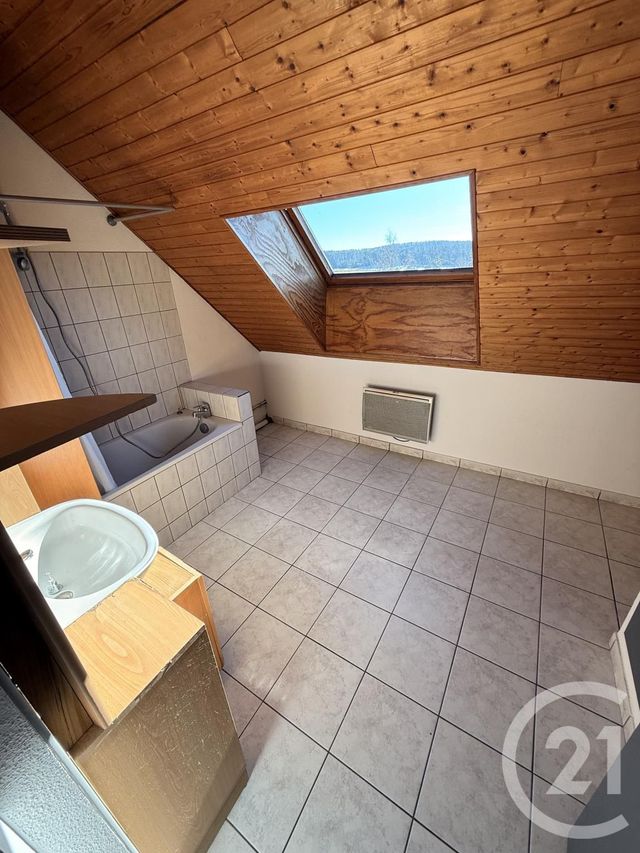 Appartement F5 &agrave; louer - 5 pi&egrave;ces - 68 m2 - Charquemont - 25 - FRANCHE-COMTE