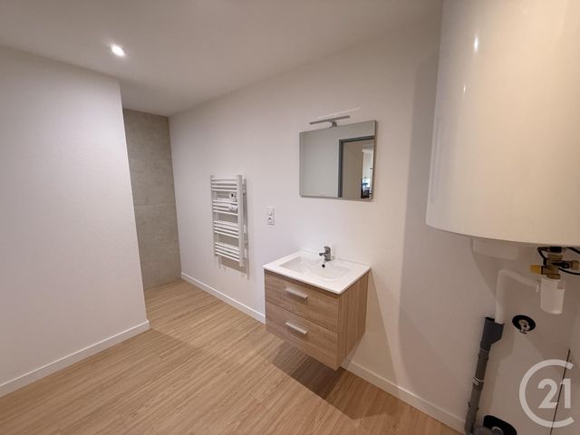 Appartement F4 &agrave; louer - 4 pi&egrave;ces - 76,25 m2 - Les Fontenelles - 25 - FRANCHE-COMTE