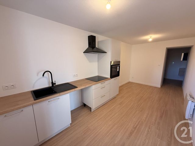 Appartement F4 &agrave; louer - 4 pi&egrave;ces - 76,25 m2 - Les Fontenelles - 25 - FRANCHE-COMTE