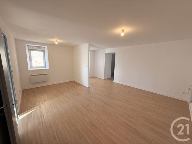 Appartement F4 &agrave; louer - 4 pi&egrave;ces - 76,25 m2 - Les Fontenelles - 25 - FRANCHE-COMTE