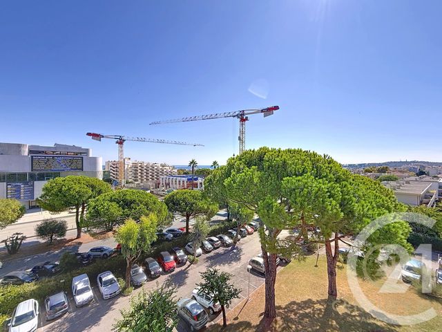 Appartement F4 &agrave; vendre - 4 pi&egrave;ces - 84,85 m2 - Antibes - 06 - PROVENCE-ALPES-COTE-D-AZUR