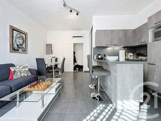Appartement F3 à vendre - 3 pièces - 66 m2 - Juan Les Pins - 06 - PROVENCE-ALPES-COTE-D-AZUR
