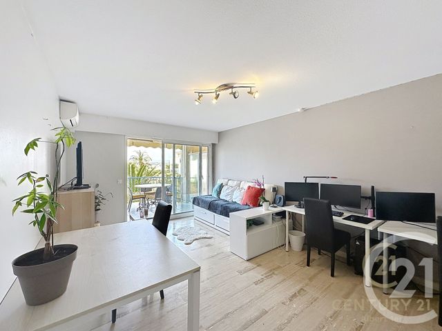 Appartement F2 &agrave; louer - 2 pi&egrave;ces - 49,53 m2 - Antibes - 06 - PROVENCE-ALPES-COTE-D-AZUR