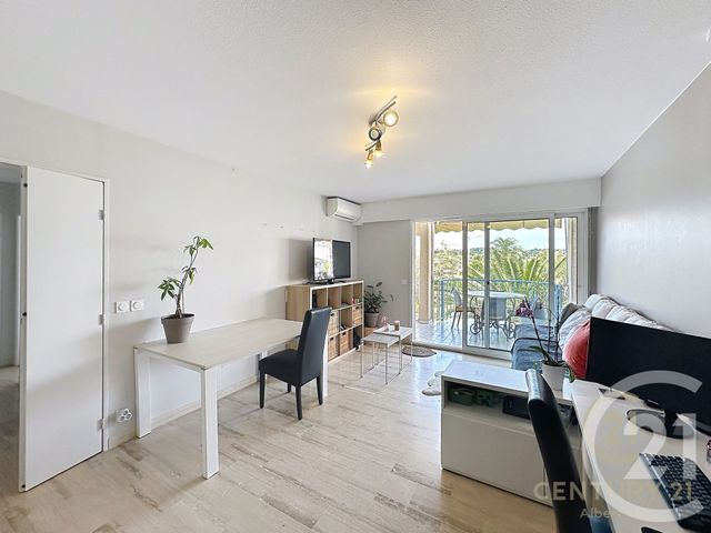 Appartement F2 &agrave; louer - 2 pi&egrave;ces - 49,53 m2 - Antibes - 06 - PROVENCE-ALPES-COTE-D-AZUR