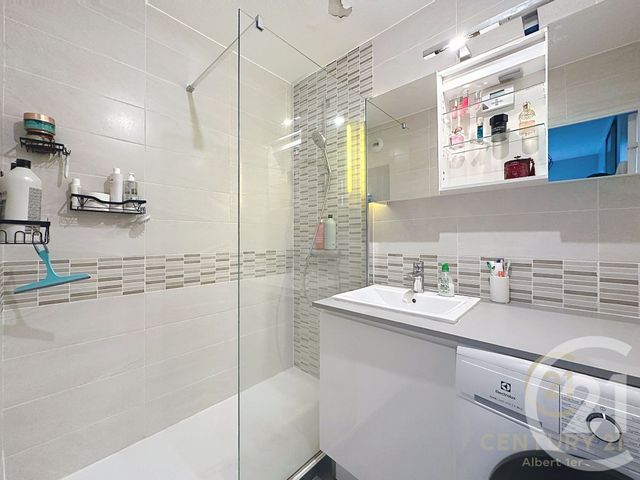 Appartement F2 &agrave; louer - 2 pi&egrave;ces - 49,53 m2 - Antibes - 06 - PROVENCE-ALPES-COTE-D-AZUR