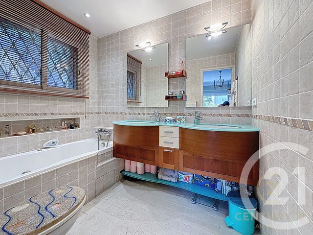 Maison à vendre - 7 pièces - 216,85 m2 - Antibes - 06 - PROVENCE-ALPES-COTE-D-AZUR